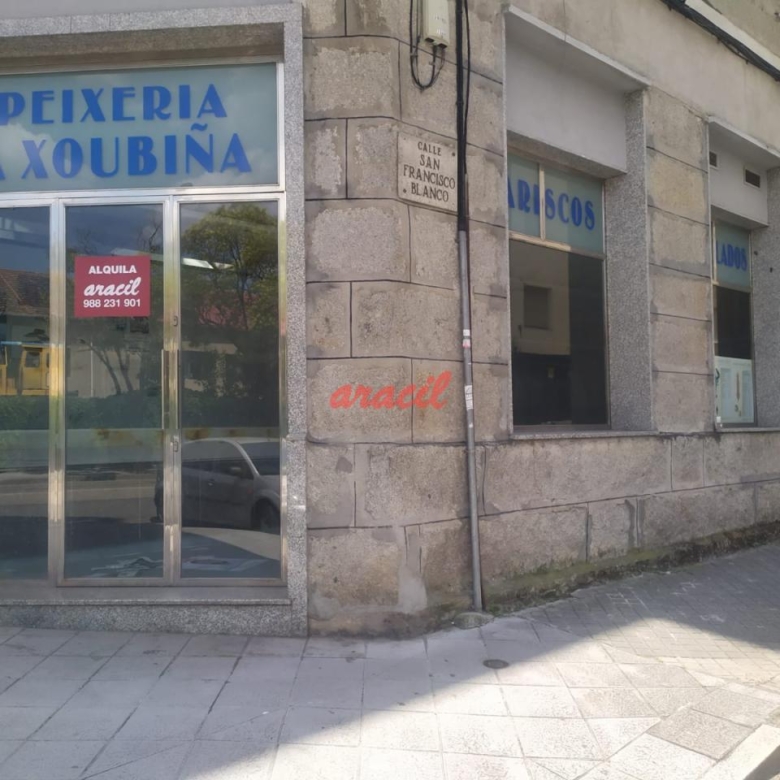 Local en esquina en Eulogio Gómez Franqueira