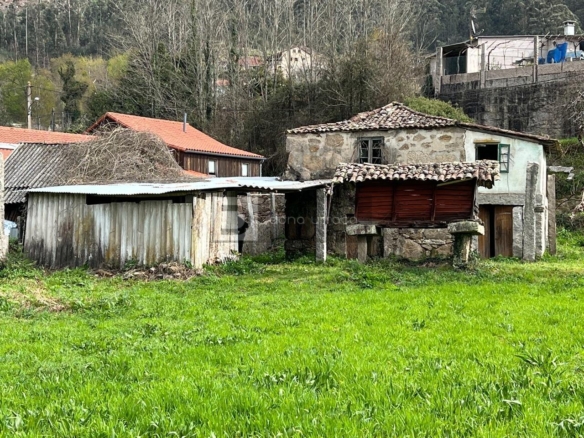 CASA PARA REFORMAR  EN A PICOÑA ( SALCEDA DE CASELAS)