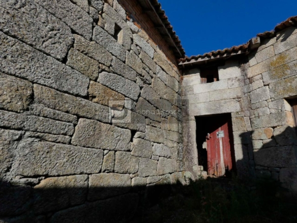 VENTA DE 3 CASAS PARA REFORMAR EN ALÉN