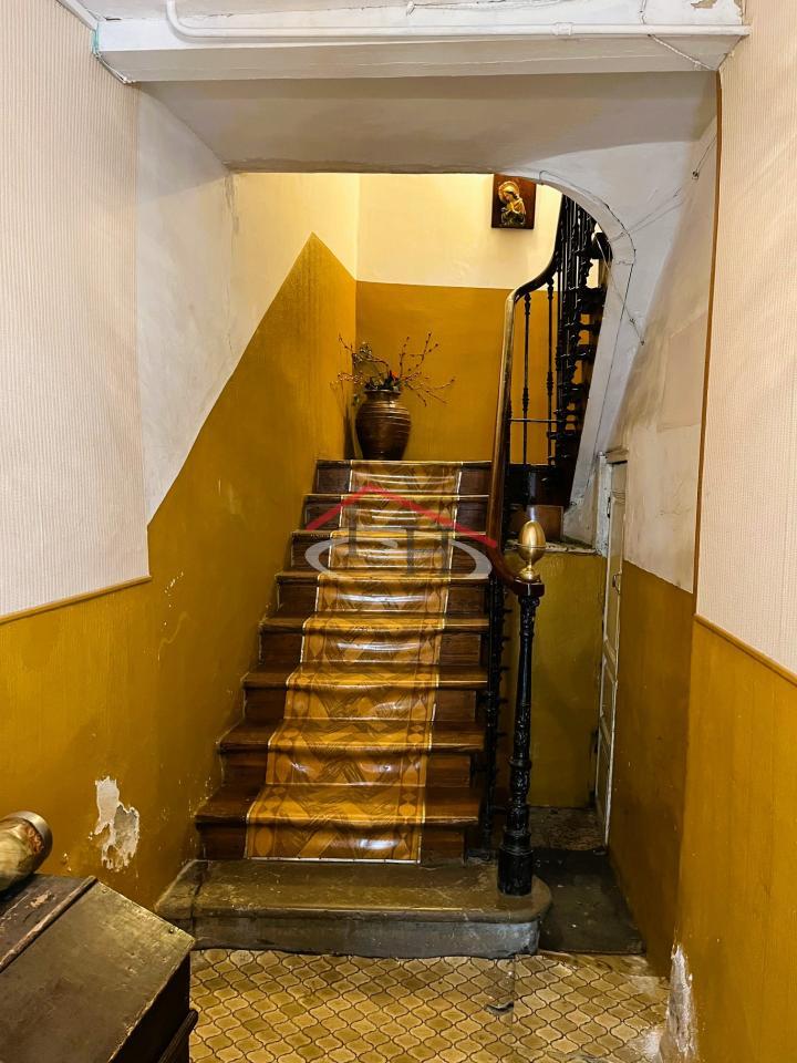 CASA EN CALLE LA RÚA CON MULTIPLES POSIBILIDADES