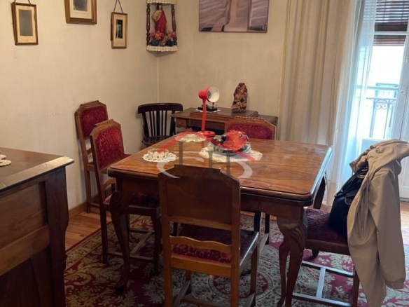 CASA EN CALLE LA RÚA CON MULTIPLES POSIBILIDADES