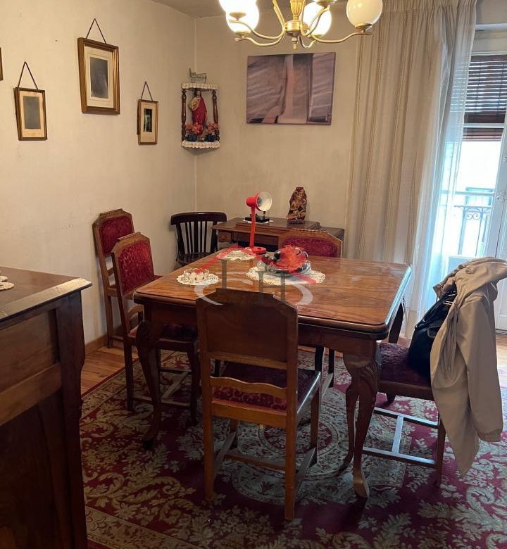 CASA EN CALLE LA RÚA CON MULTIPLES POSIBILIDADES