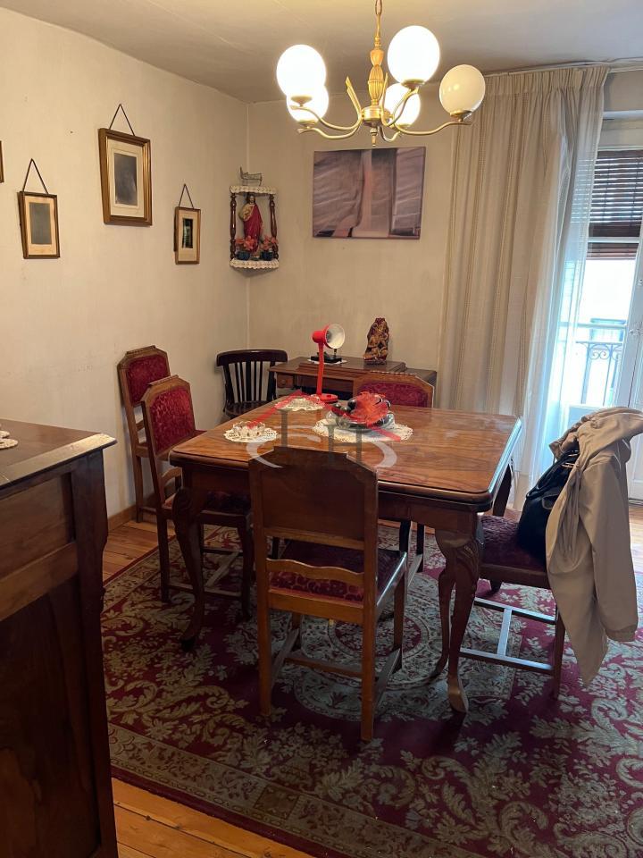 CASA EN CALLE LA RÚA CON MULTIPLES POSIBILIDADES