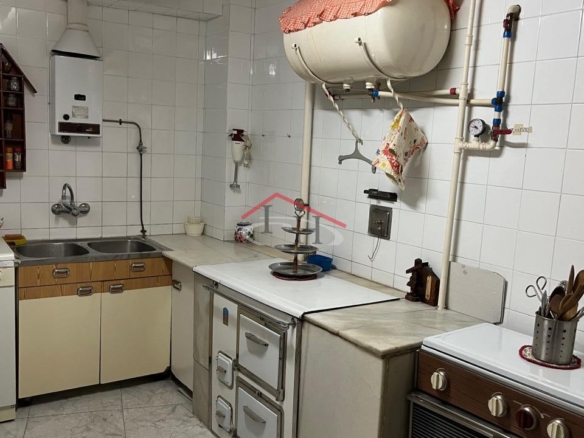 CASA EN CALLE LA RÚA CON MULTIPLES POSIBILIDADES