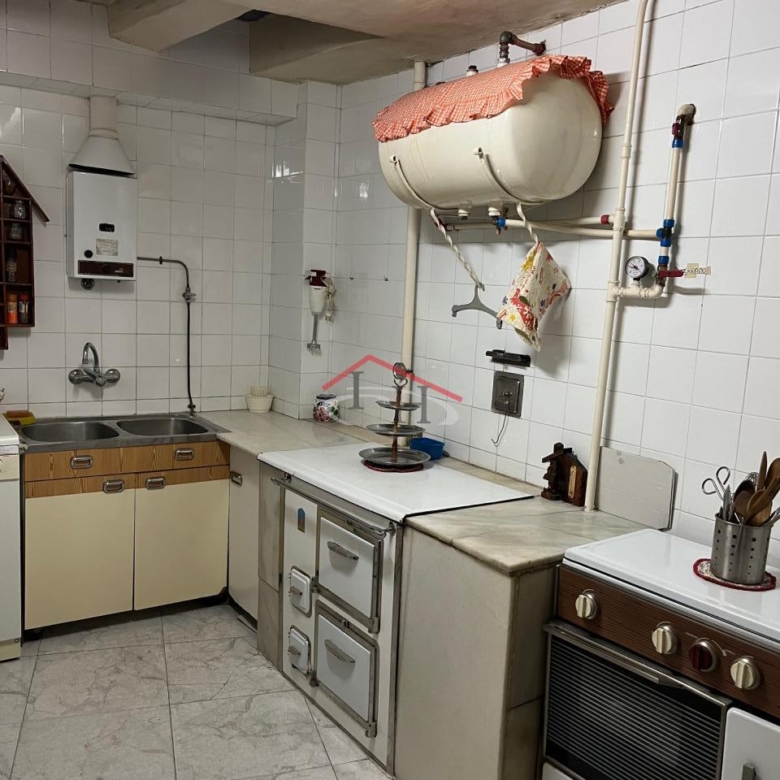 CASA EN CALLE LA RÚA CON MULTIPLES POSIBILIDADES