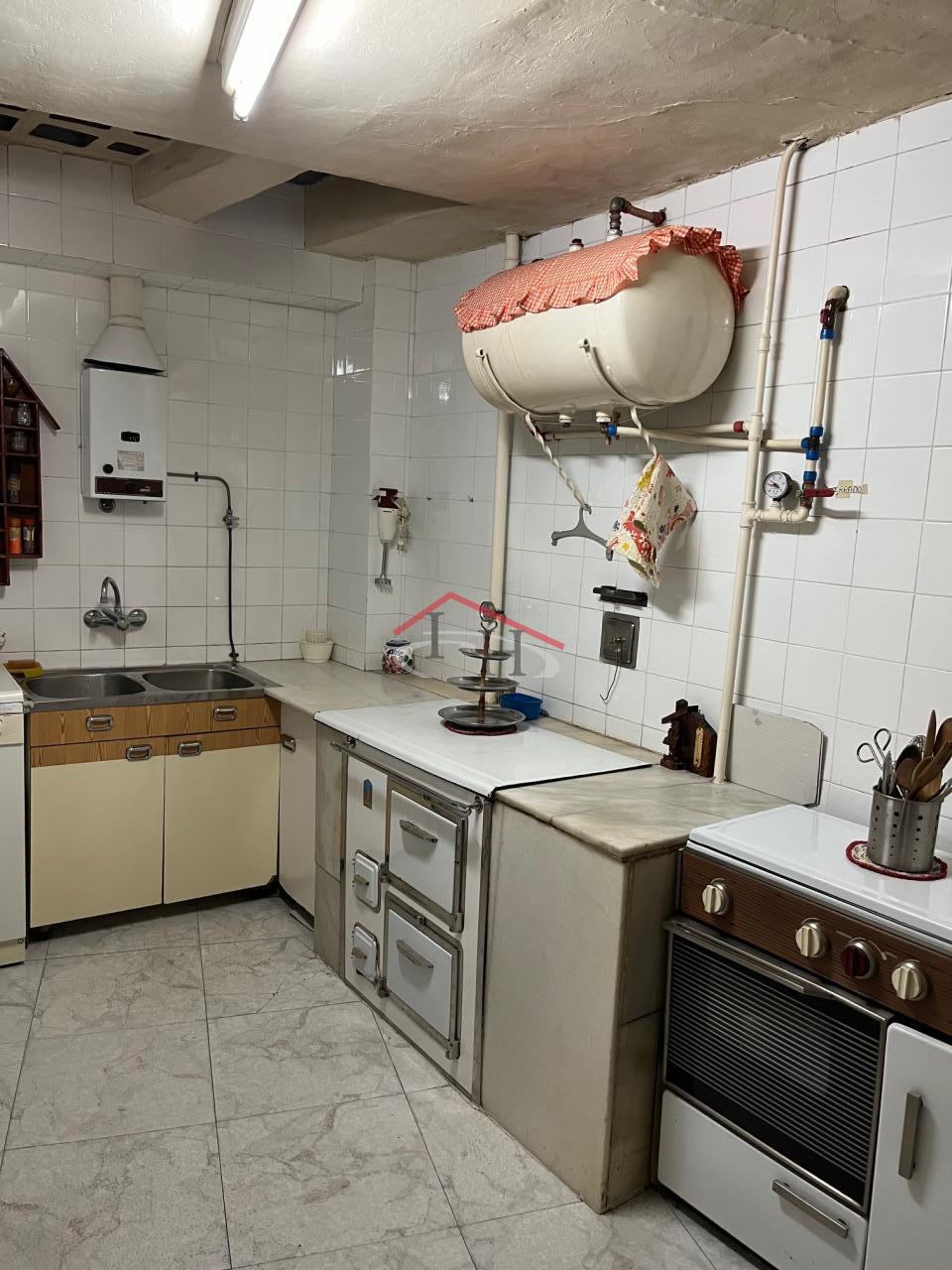 CASA EN CALLE LA RÚA CON MULTIPLES POSIBILIDADES