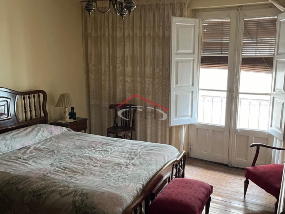 CASA EN CALLE LA RÚA CON MULTIPLES POSIBILIDADES