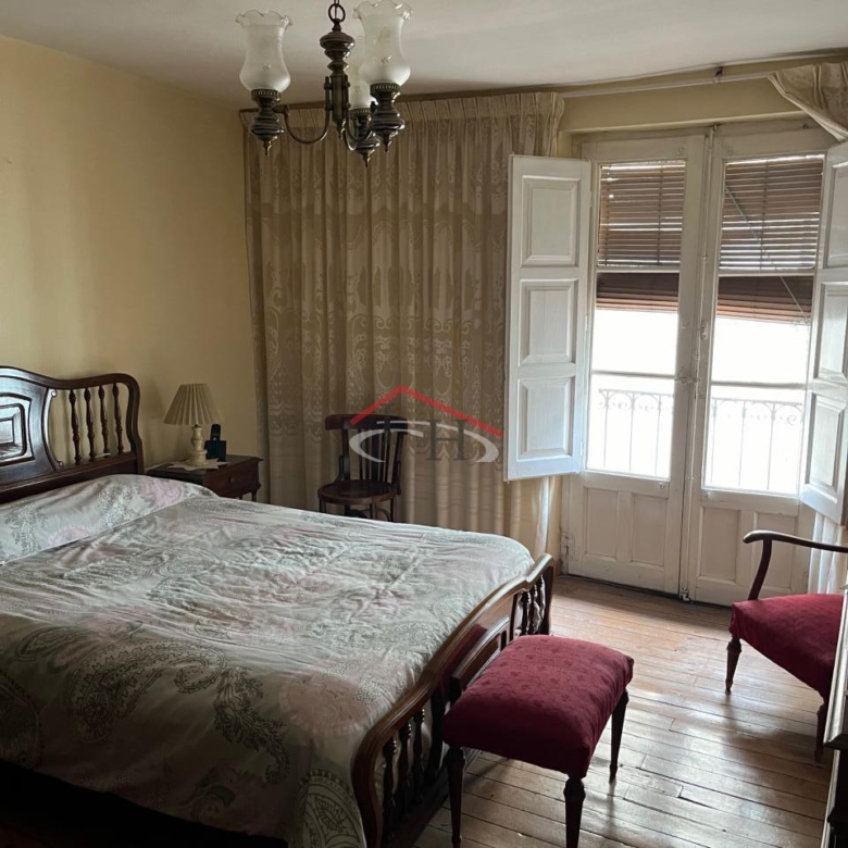 CASA EN CALLE LA RÚA CON MULTIPLES POSIBILIDADES