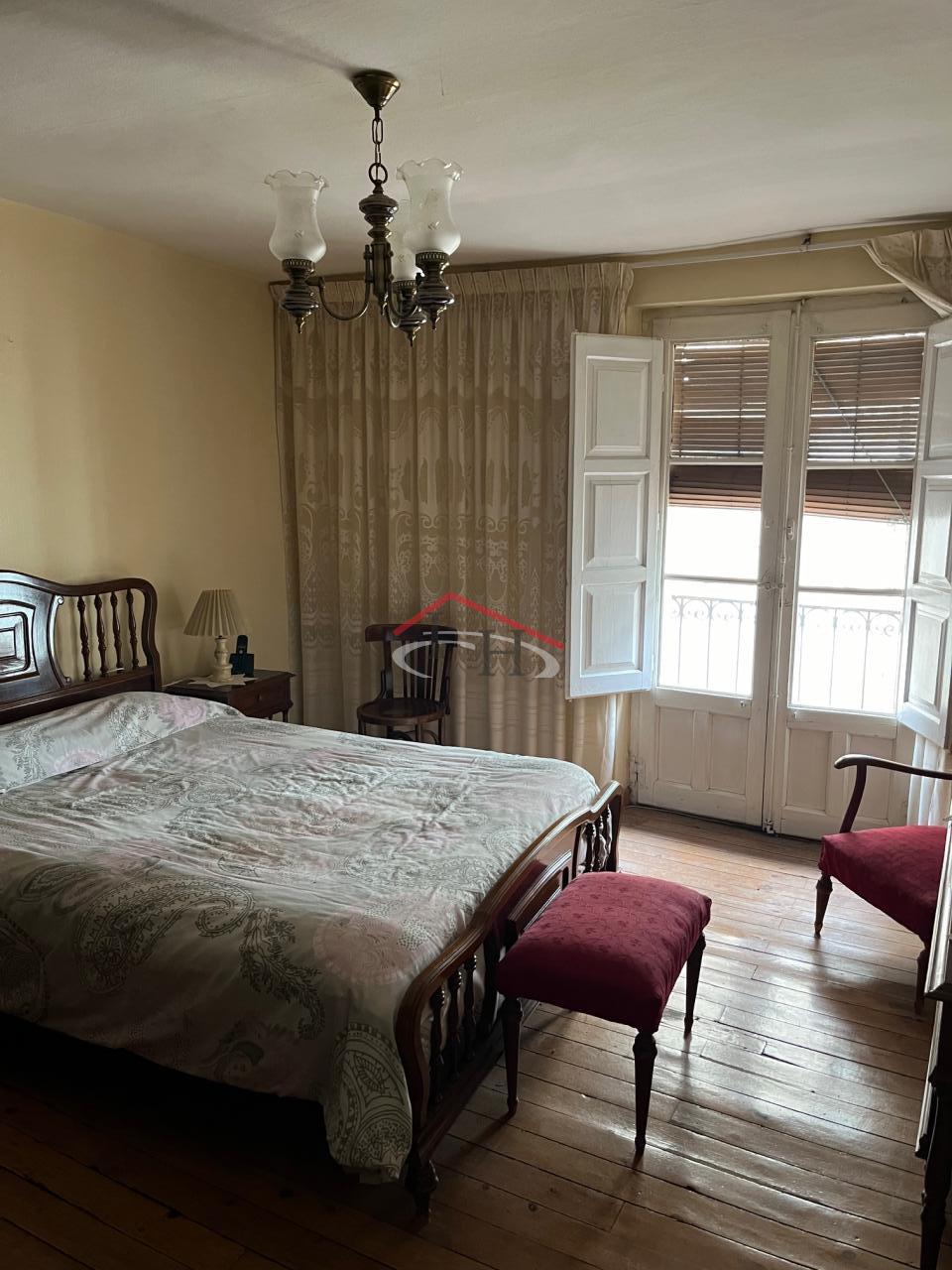 CASA EN CALLE LA RÚA CON MULTIPLES POSIBILIDADES