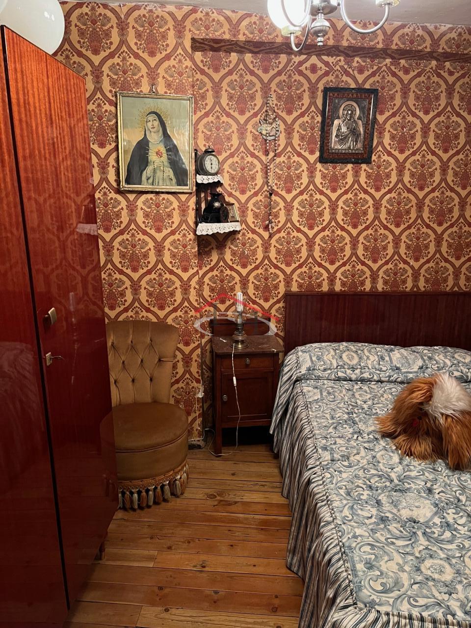 CASA EN CALLE LA RÚA CON MULTIPLES POSIBILIDADES