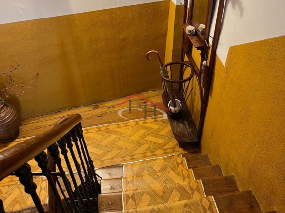 CASA EN CALLE LA RÚA CON MULTIPLES POSIBILIDADES