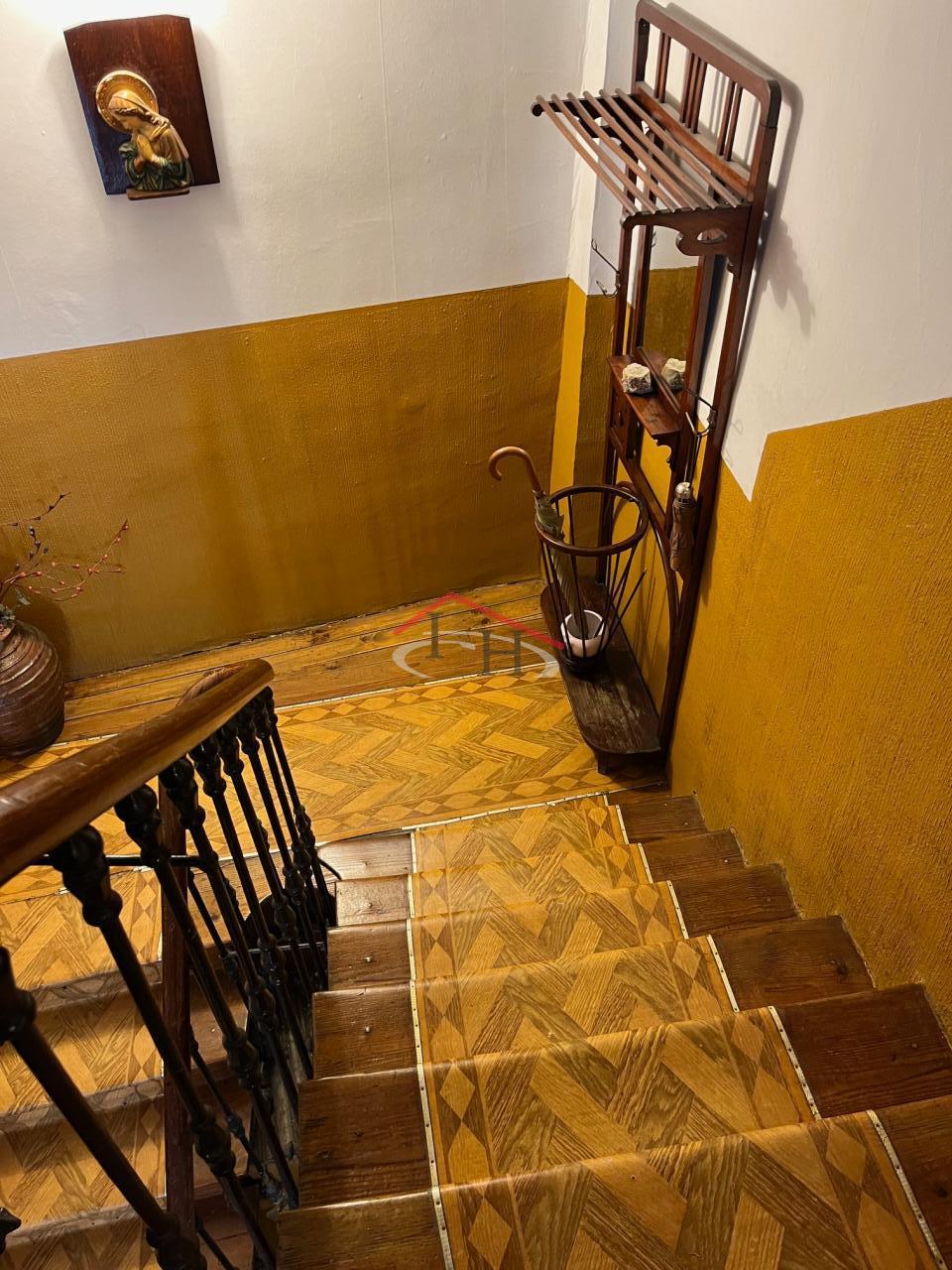CASA EN CALLE LA RÚA CON MULTIPLES POSIBILIDADES