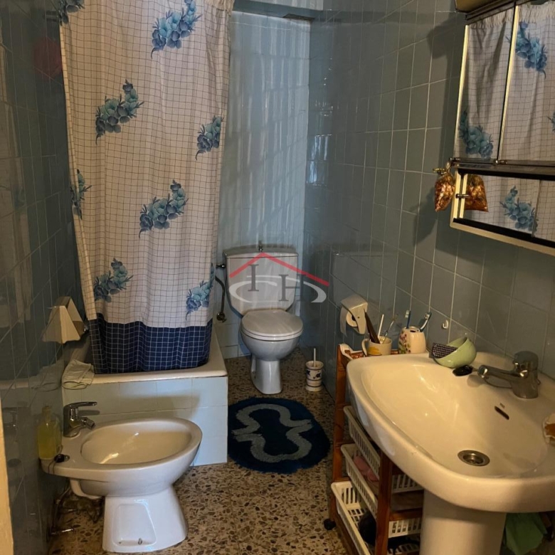 CASA EN CALLE LA RÚA CON MULTIPLES POSIBILIDADES
