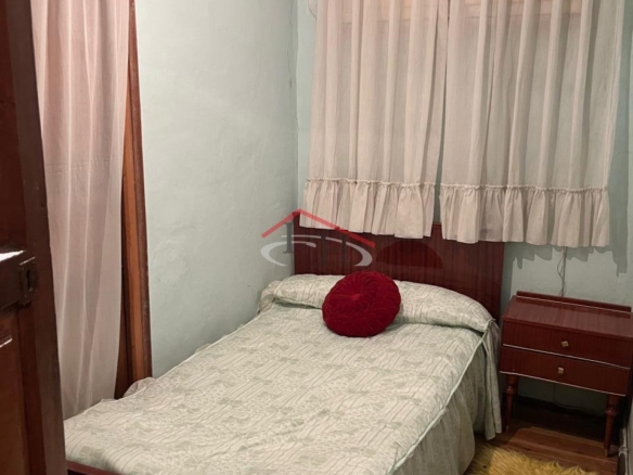CASA EN CALLE LA RÚA CON MULTIPLES POSIBILIDADES