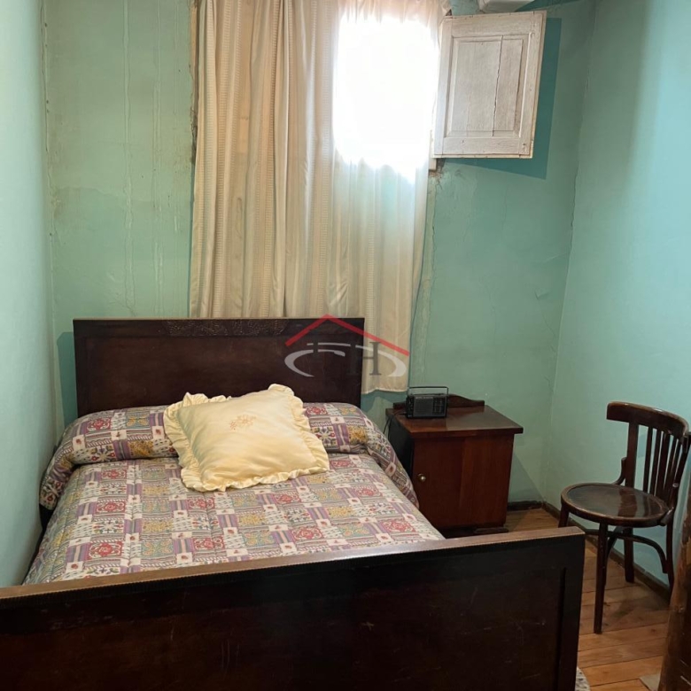CASA EN CALLE LA RÚA CON MULTIPLES POSIBILIDADES