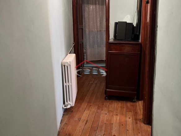 CASA EN CALLE LA RÚA CON MULTIPLES POSIBILIDADES