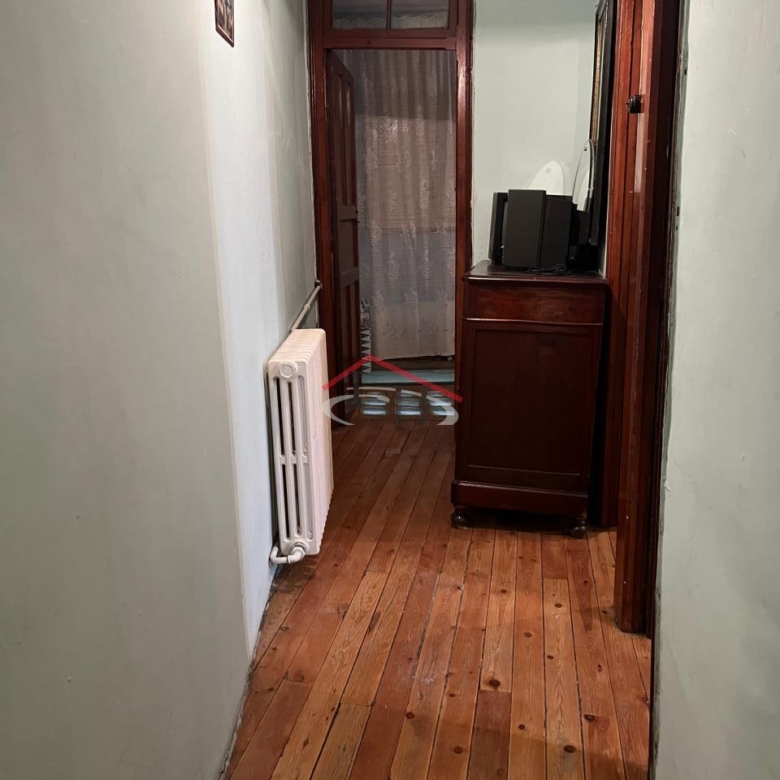CASA EN CALLE LA RÚA CON MULTIPLES POSIBILIDADES