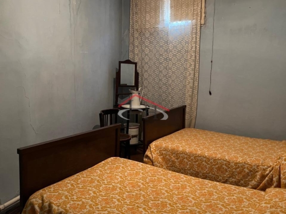 CASA EN CALLE LA RÚA CON MULTIPLES POSIBILIDADES