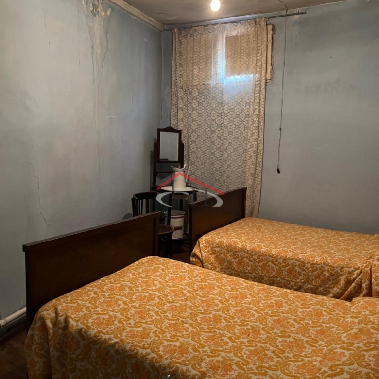 CASA EN CALLE LA RÚA CON MULTIPLES POSIBILIDADES
