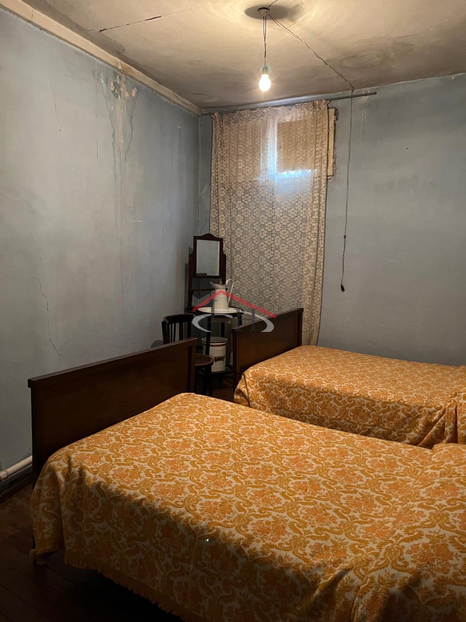 CASA EN CALLE LA RÚA CON MULTIPLES POSIBILIDADES