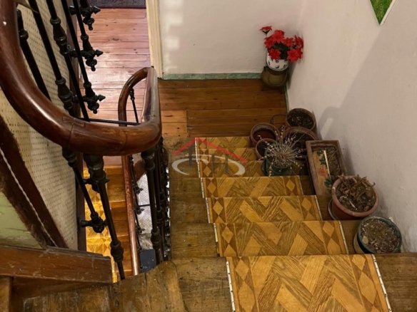 CASA EN CALLE LA RÚA CON MULTIPLES POSIBILIDADES