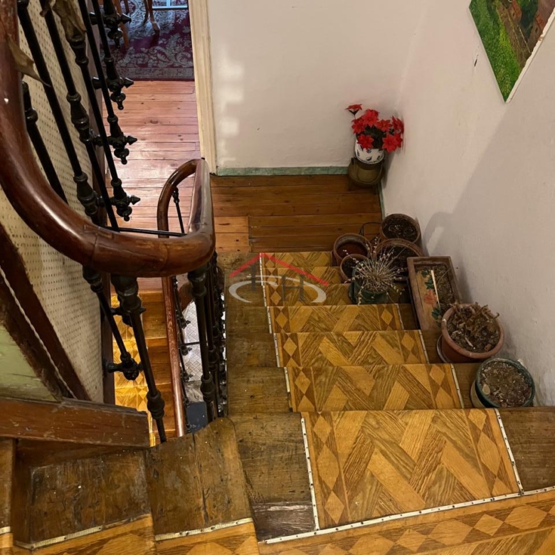 CASA EN CALLE LA RÚA CON MULTIPLES POSIBILIDADES