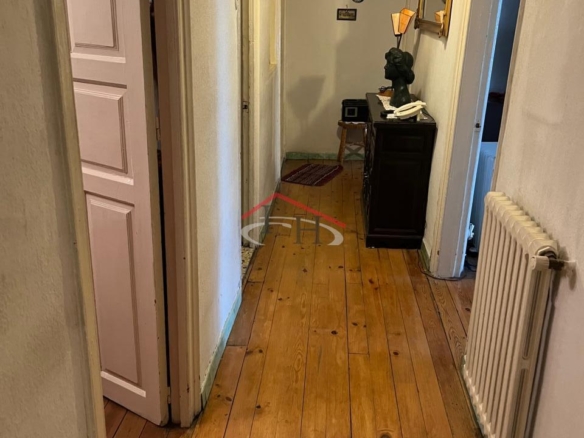 CASA EN CALLE LA RÚA CON MULTIPLES POSIBILIDADES