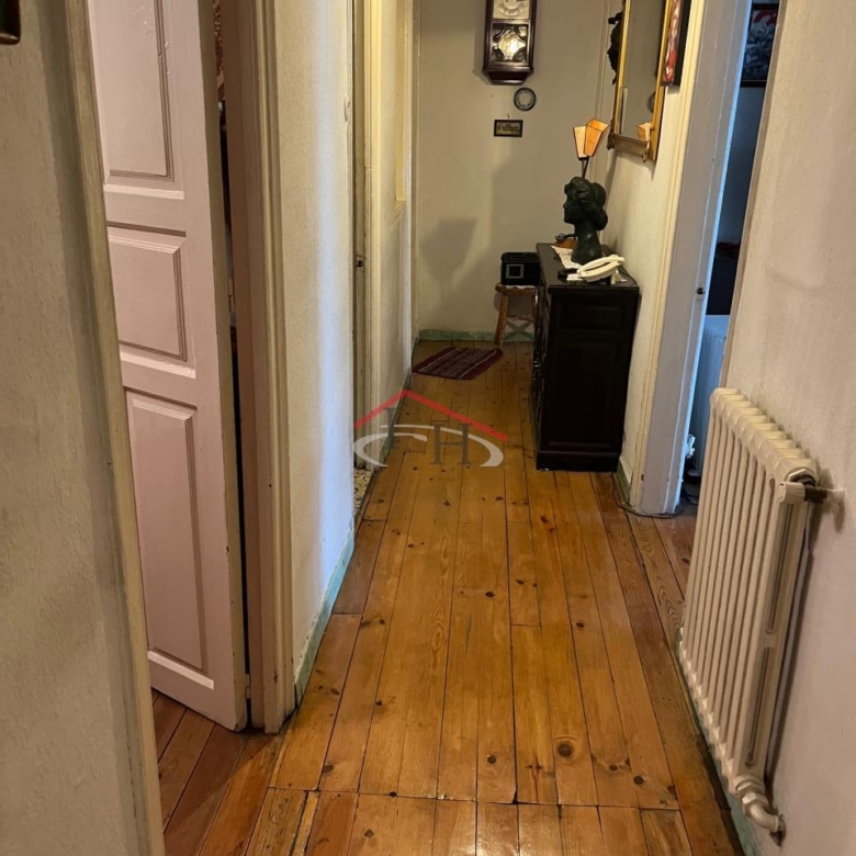CASA EN CALLE LA RÚA CON MULTIPLES POSIBILIDADES