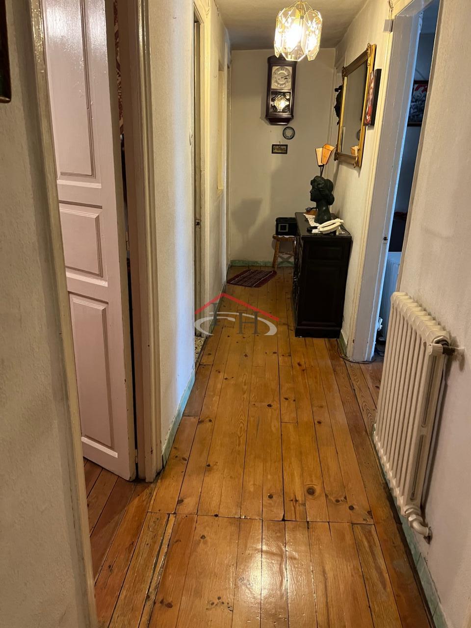 CASA EN CALLE LA RÚA CON MULTIPLES POSIBILIDADES