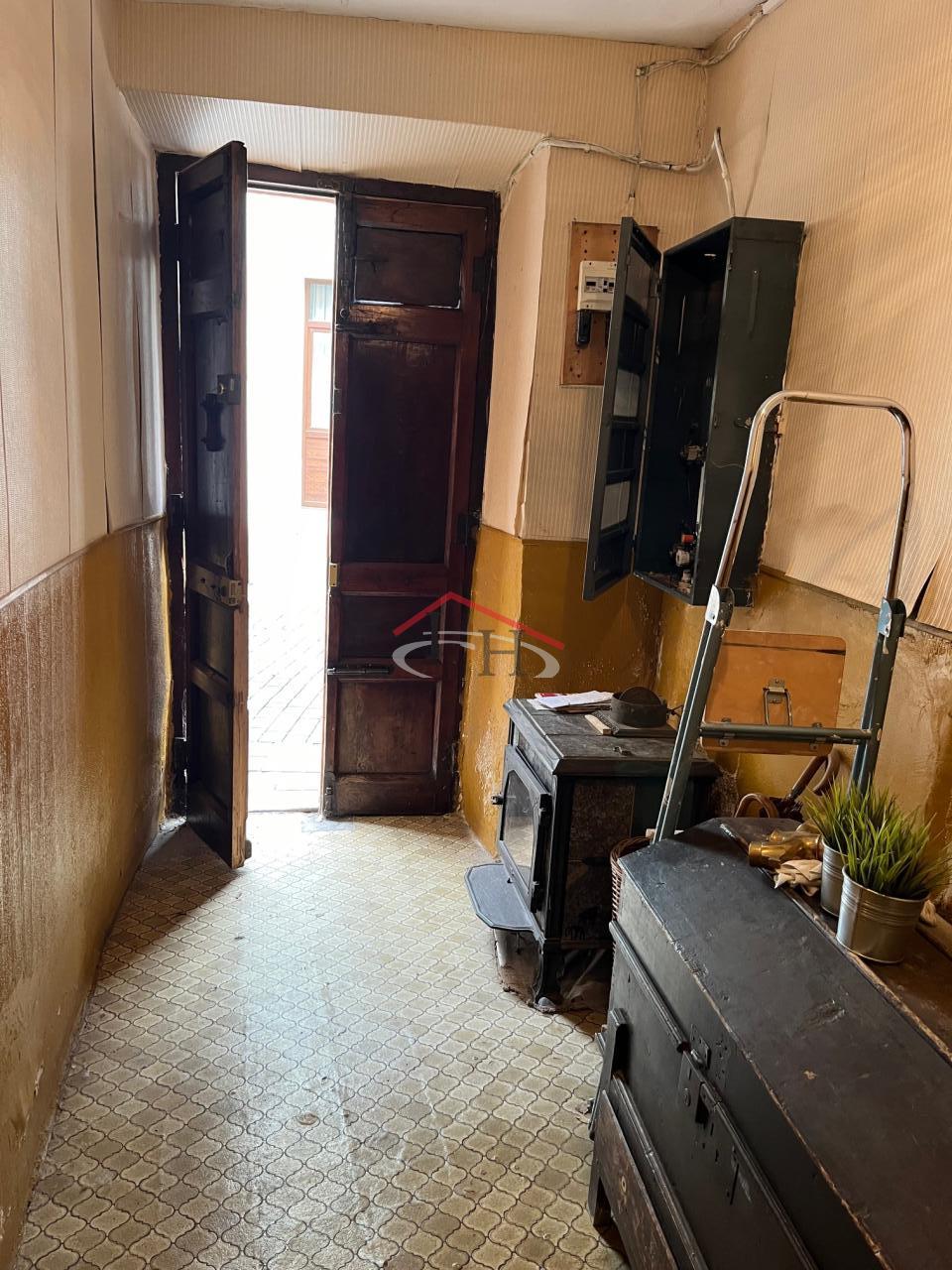 CASA EN CALLE LA RÚA CON MULTIPLES POSIBILIDADES