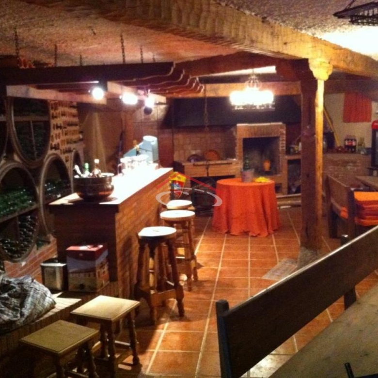 ESPECTACULAR CHALET INDIVIDUAL EN LAS LOMAS CON PISCINA