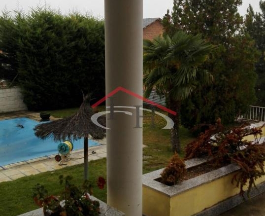 ESPECTACULAR CHALET INDIVIDUAL EN LAS LOMAS CON PISCINA