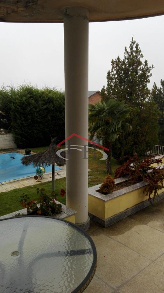 ESPECTACULAR CHALET INDIVIDUAL EN LAS LOMAS CON PISCINA