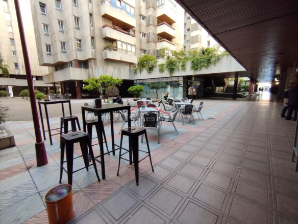 CAFÉ – BAR FUNCIONANDO PERFECTAMENTE EN GRAN VÍA SAN MARCOS, PLENO CENTRO DE LEÓN