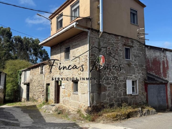 Casa de piedra en venta – Vivienda con encanto tradicional en entorno tranquilo