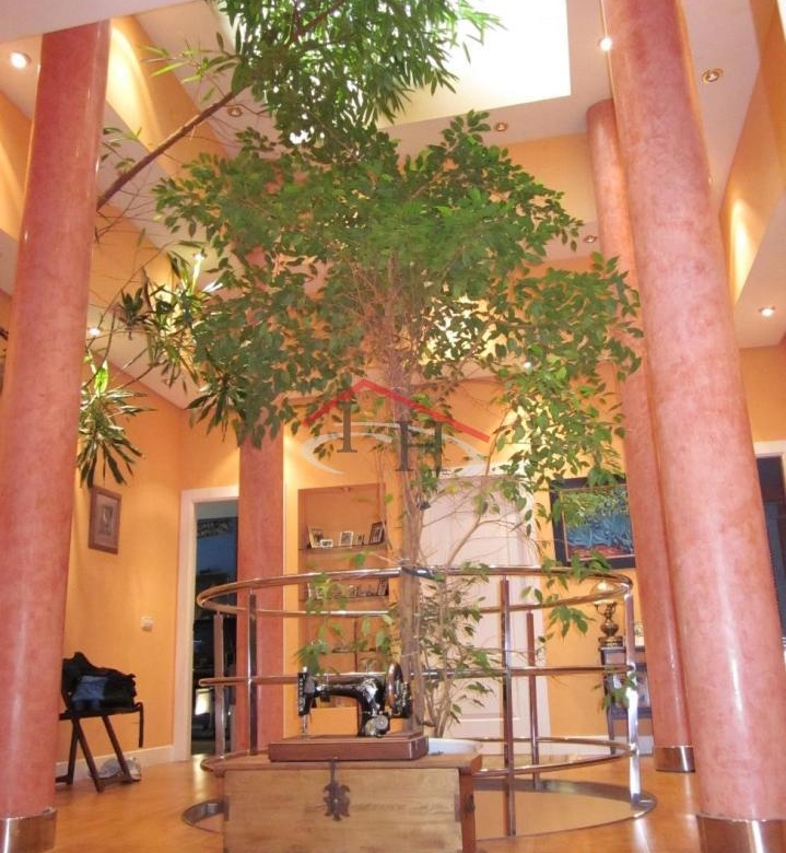 ESPECTACULAR CHALET INDIVIDUAL EN LAS LOMAS CON PISCINA