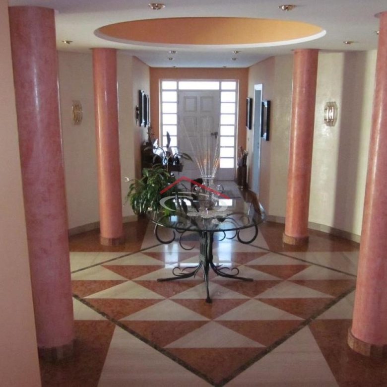 ESPECTACULAR CHALET INDIVIDUAL EN LAS LOMAS CON PISCINA