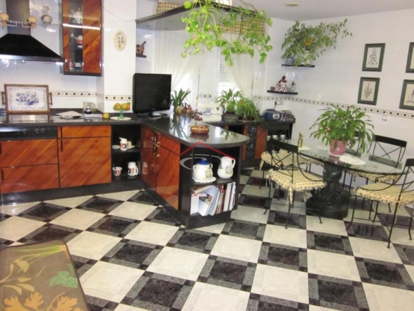 ESPECTACULAR CHALET INDIVIDUAL EN LAS LOMAS CON PISCINA
