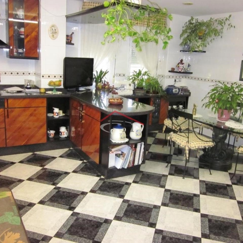 ESPECTACULAR CHALET INDIVIDUAL EN LAS LOMAS CON PISCINA