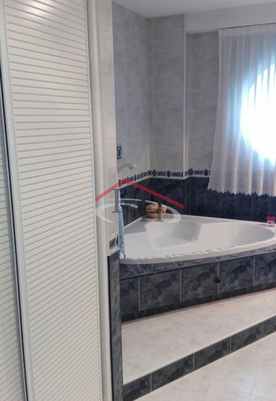ESPECTACULAR CHALET INDIVIDUAL EN LAS LOMAS CON PISCINA