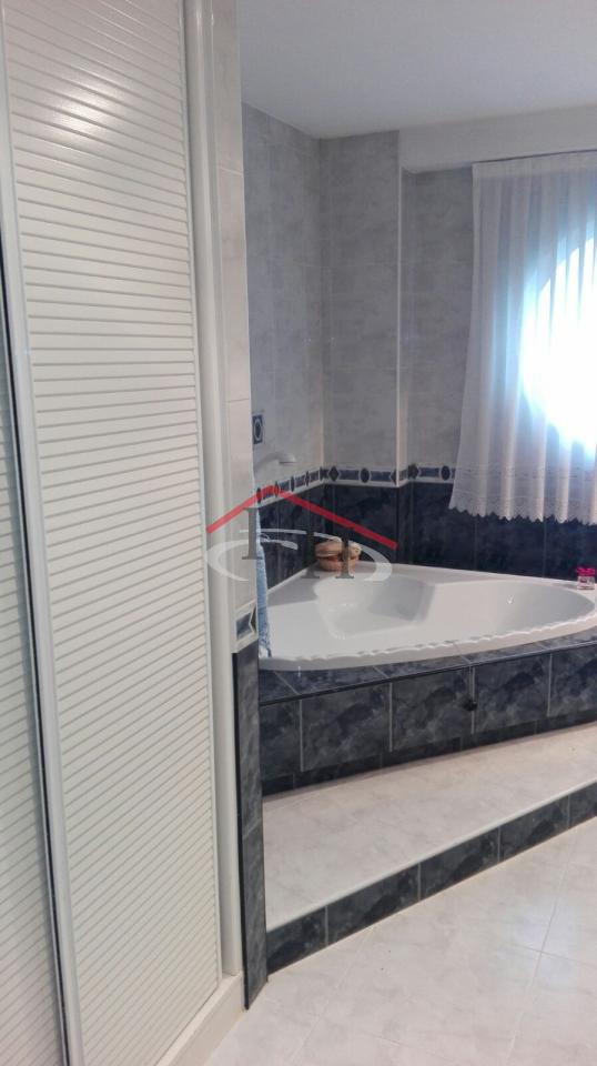 ESPECTACULAR CHALET INDIVIDUAL EN LAS LOMAS CON PISCINA