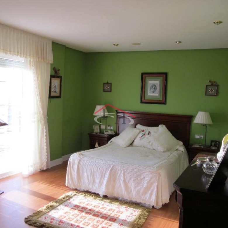 ESPECTACULAR CHALET INDIVIDUAL EN LAS LOMAS CON PISCINA
