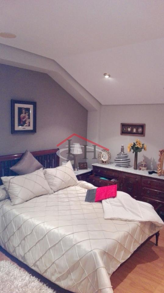 ESPECTACULAR CHALET INDIVIDUAL EN LAS LOMAS CON PISCINA