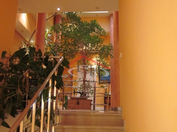 ESPECTACULAR CHALET INDIVIDUAL EN LAS LOMAS CON PISCINA