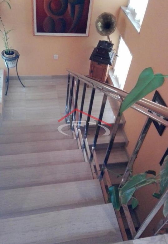 ESPECTACULAR CHALET INDIVIDUAL EN LAS LOMAS CON PISCINA