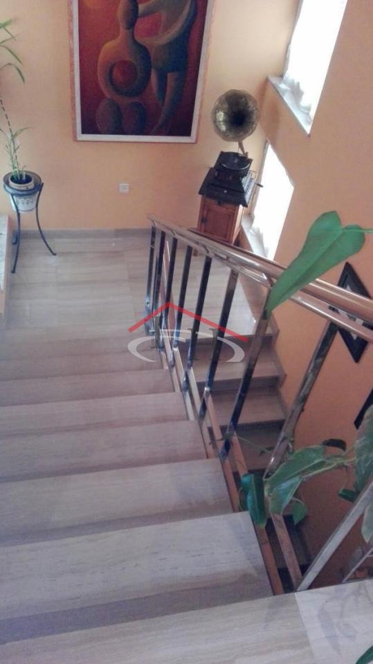 ESPECTACULAR CHALET INDIVIDUAL EN LAS LOMAS CON PISCINA