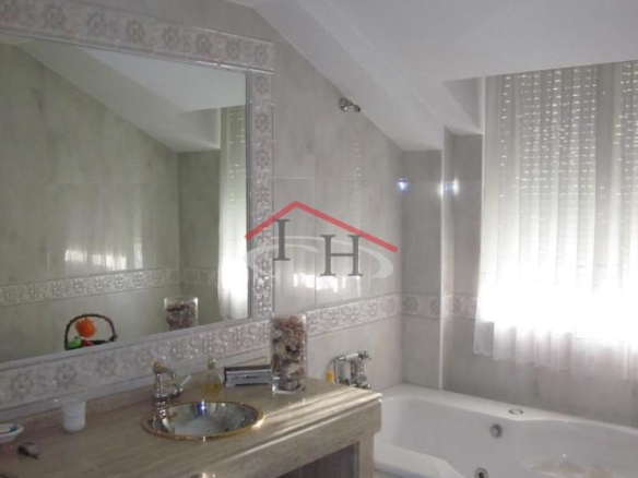 ESPECTACULAR CHALET INDIVIDUAL EN LAS LOMAS CON PISCINA