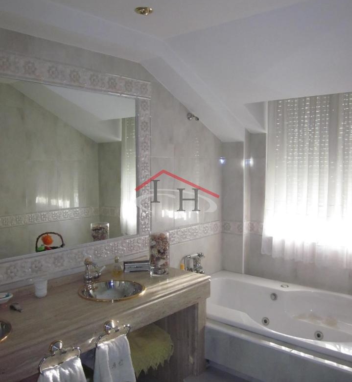 ESPECTACULAR CHALET INDIVIDUAL EN LAS LOMAS CON PISCINA