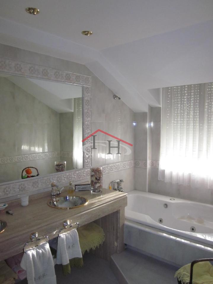 ESPECTACULAR CHALET INDIVIDUAL EN LAS LOMAS CON PISCINA