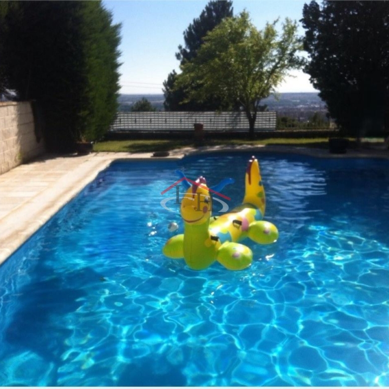 ESPECTACULAR CHALET INDIVIDUAL EN LAS LOMAS CON PISCINA